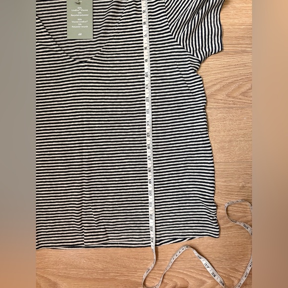 H&M Striped V-Neck Tee (NWT) - Picture 5 of 7